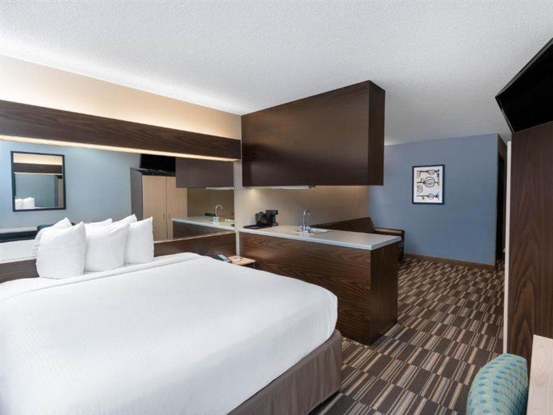 Microtel Inn & Suites Columbus North Экстерьер фото