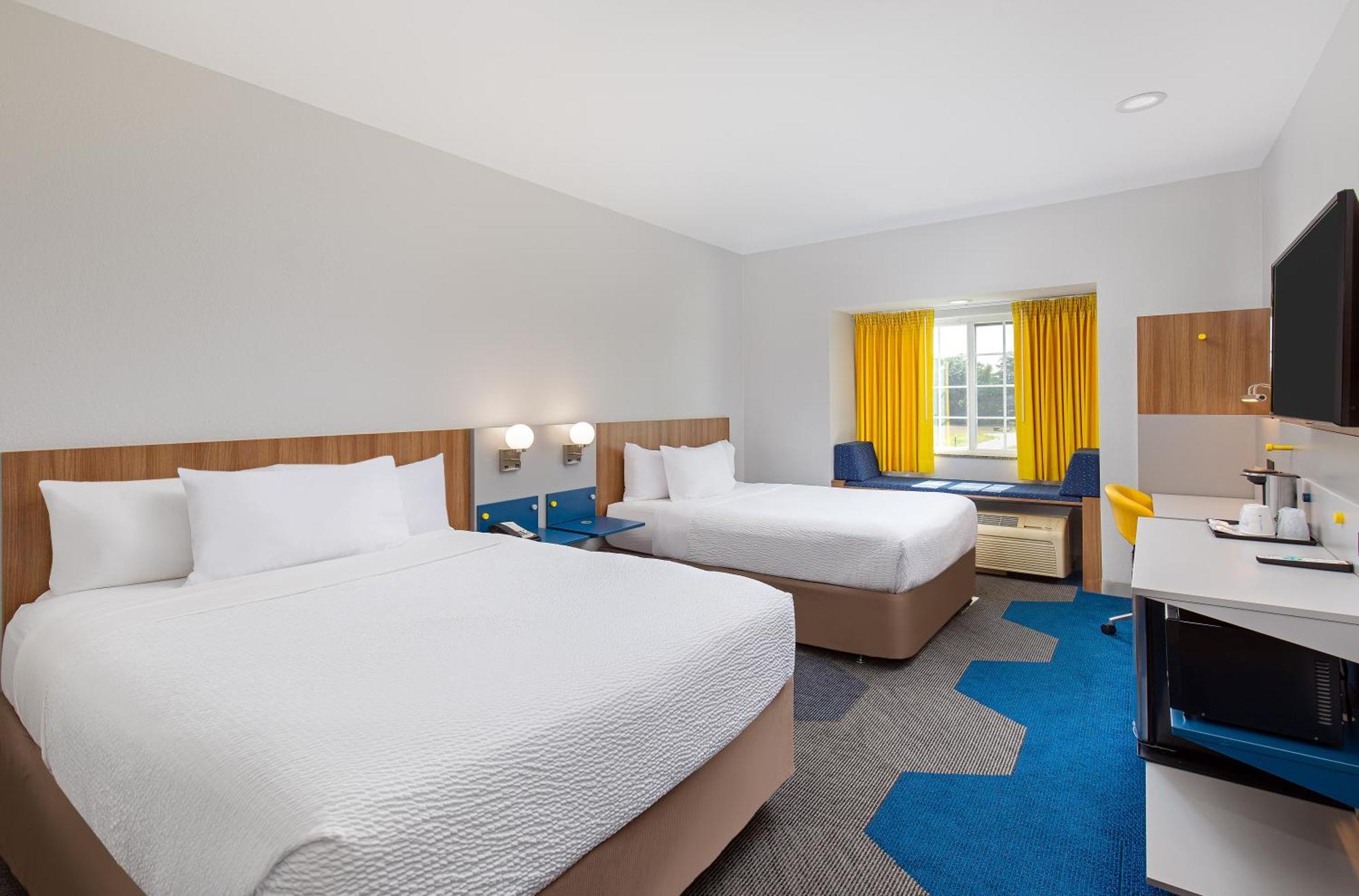 Microtel Inn & Suites Columbus North Экстерьер фото