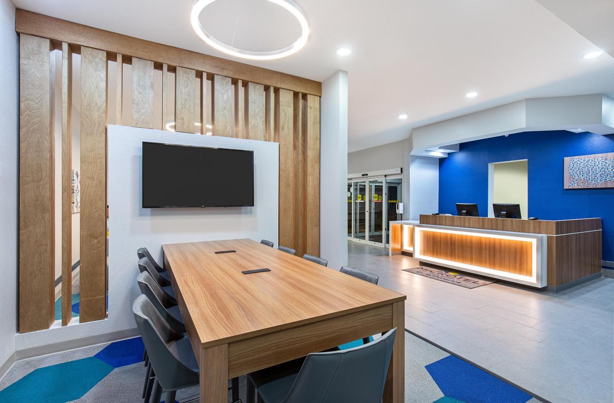 Microtel Inn & Suites Columbus North Экстерьер фото