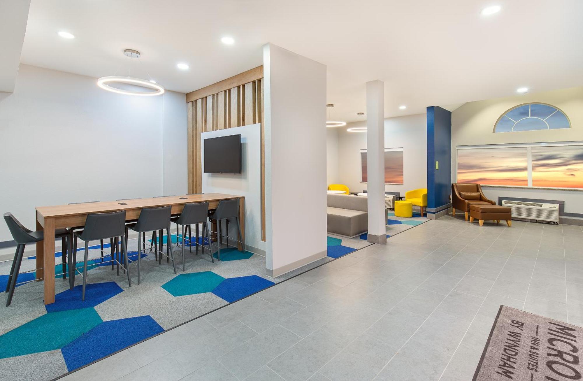 Microtel Inn & Suites Columbus North Экстерьер фото