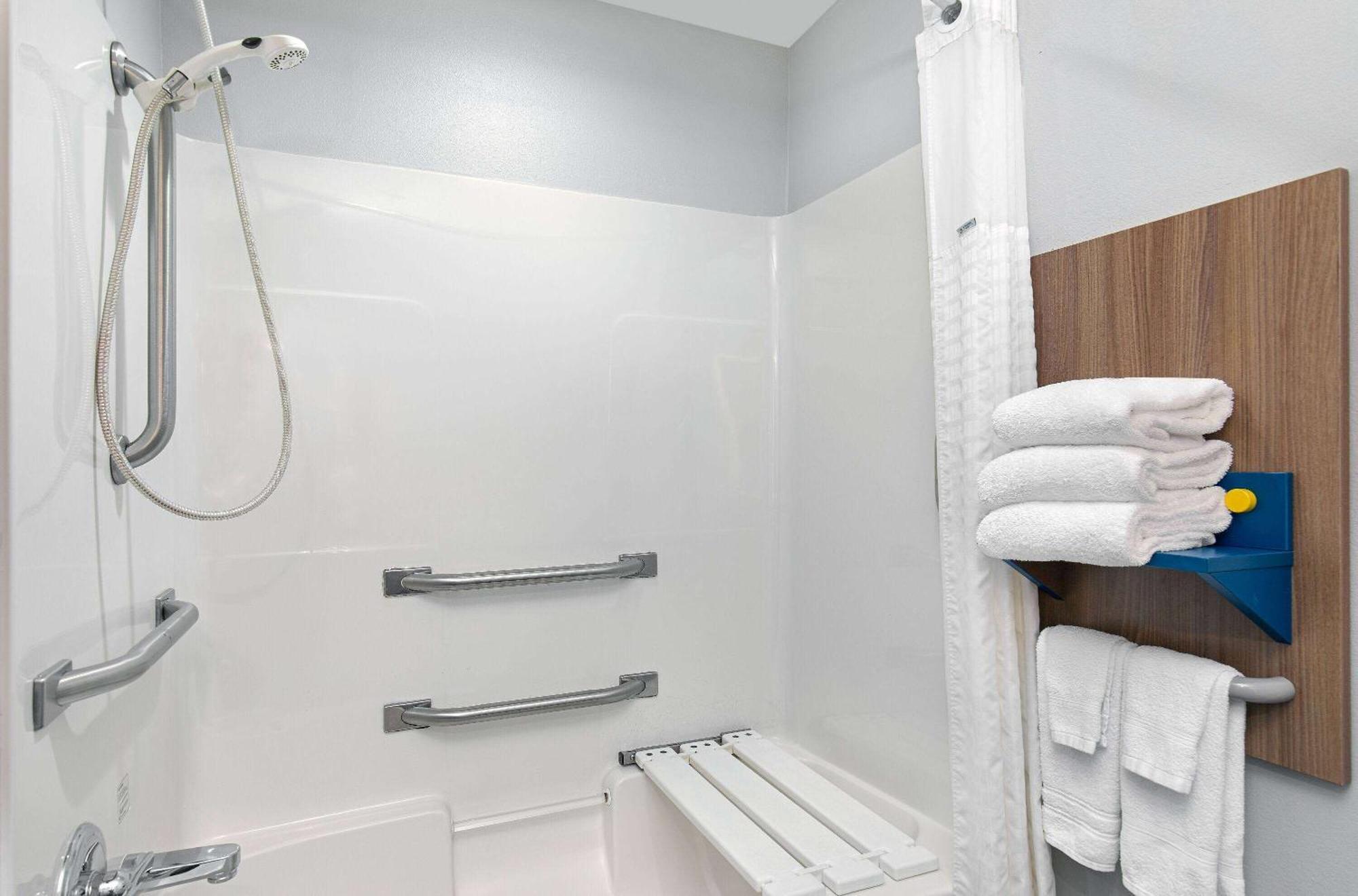 Microtel Inn & Suites Columbus North Экстерьер фото