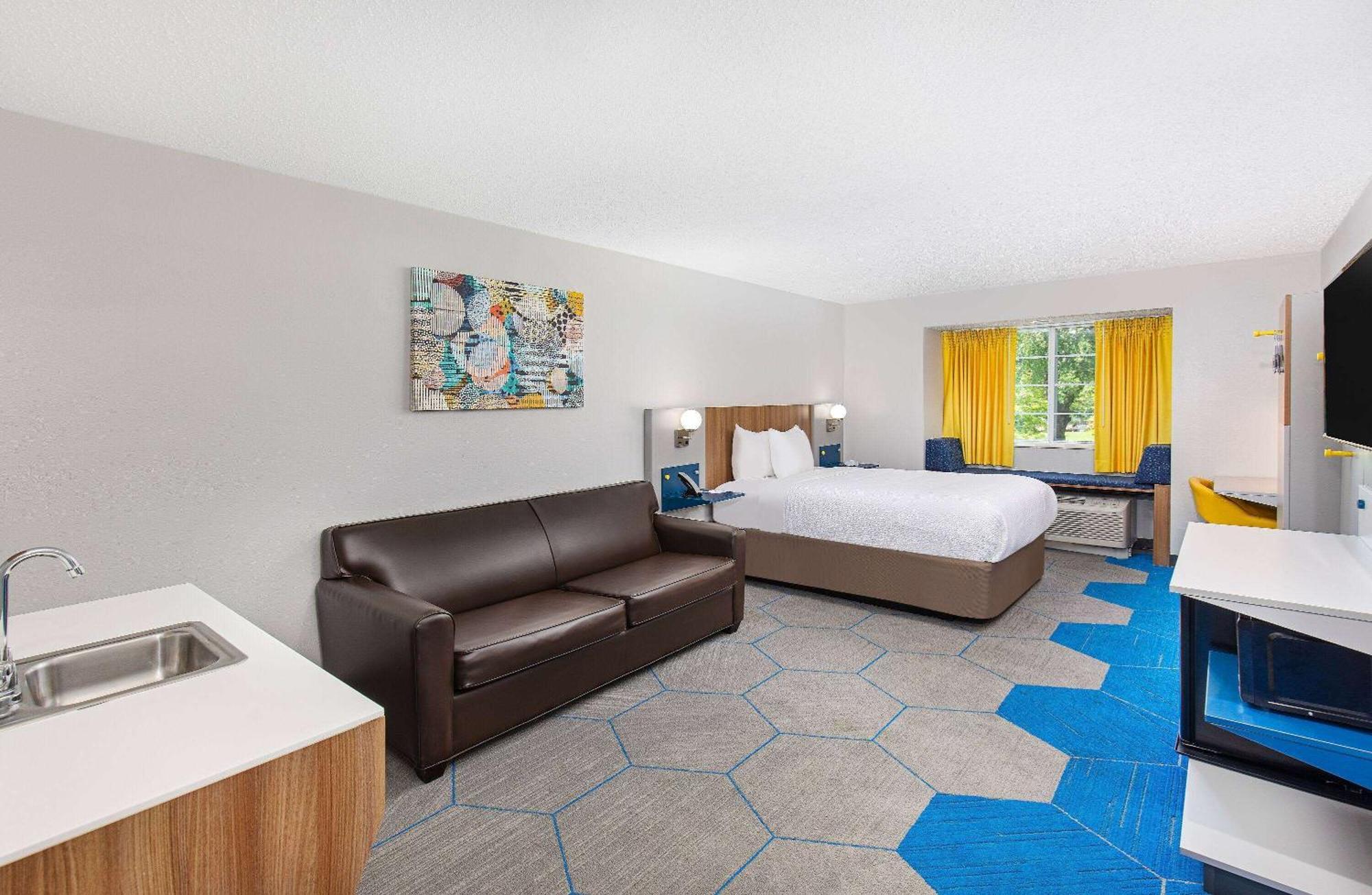 Microtel Inn & Suites Columbus North Экстерьер фото