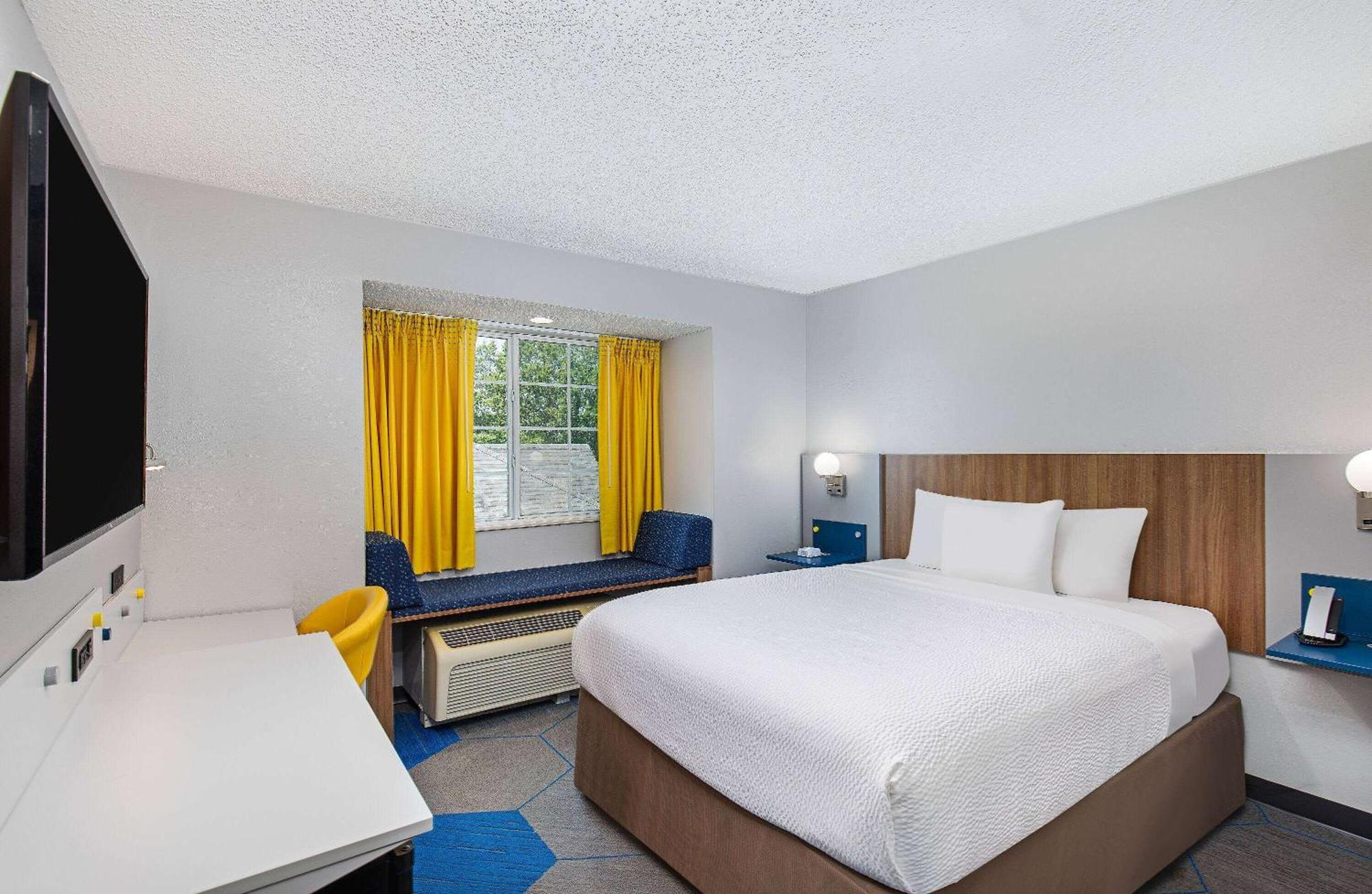 Microtel Inn & Suites Columbus North Экстерьер фото