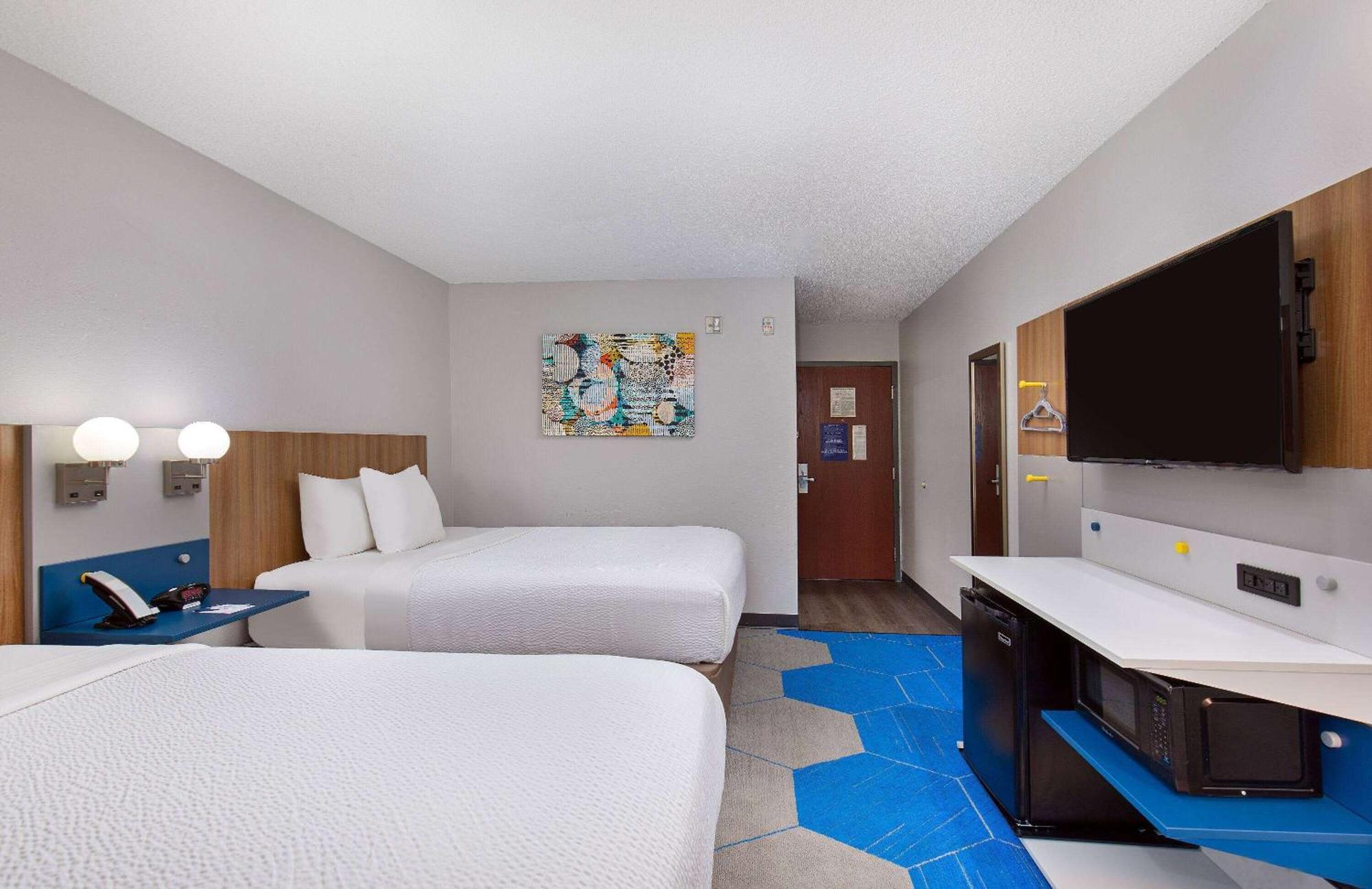 Microtel Inn & Suites Columbus North Экстерьер фото