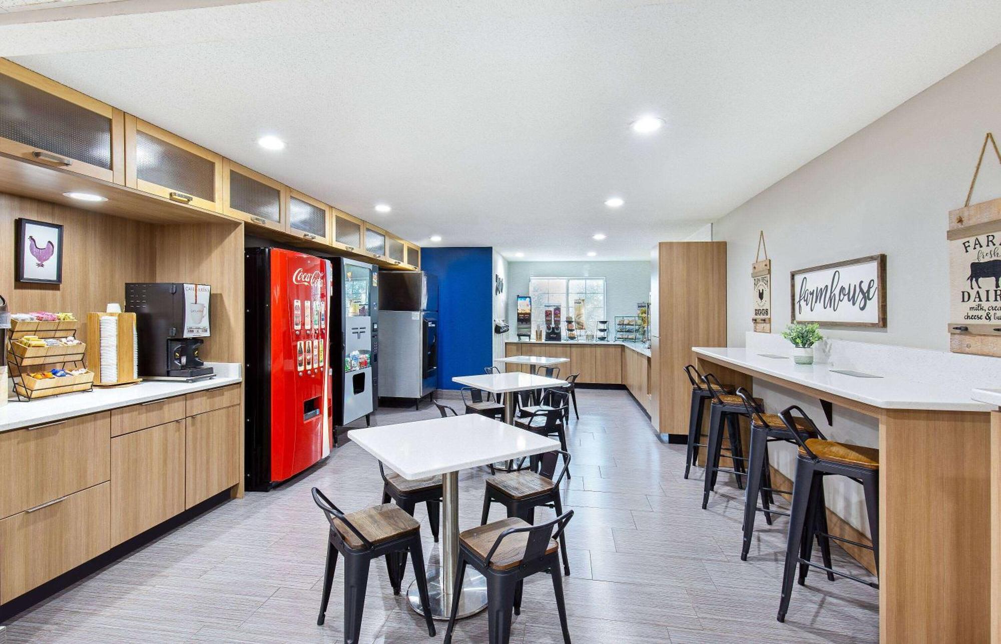 Microtel Inn & Suites Columbus North Экстерьер фото
